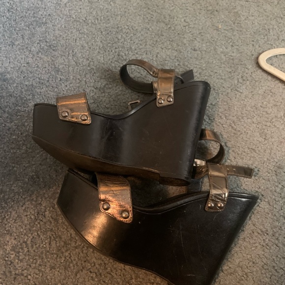 Vera Wang metallic Jamaya Leather wedge sandal - Picture 6 of 8